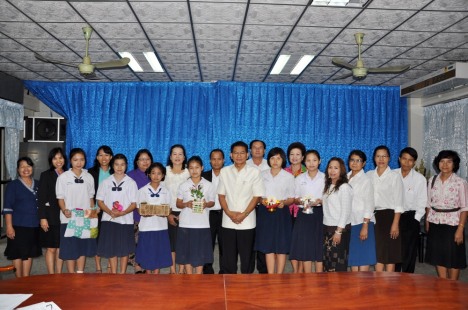 ดร.สุเทพ บุญเติม ผอ.สพป.เลย เขต 1 เยี่ยมชมและให้กำลังใจนักเรียนที่เข้าร่วมประกวดโครงการเยาวสตรีไทยดีเด่น ประจำปี 2556 ณ ห้องประชุมน้ำเลย สพป.ลย.1